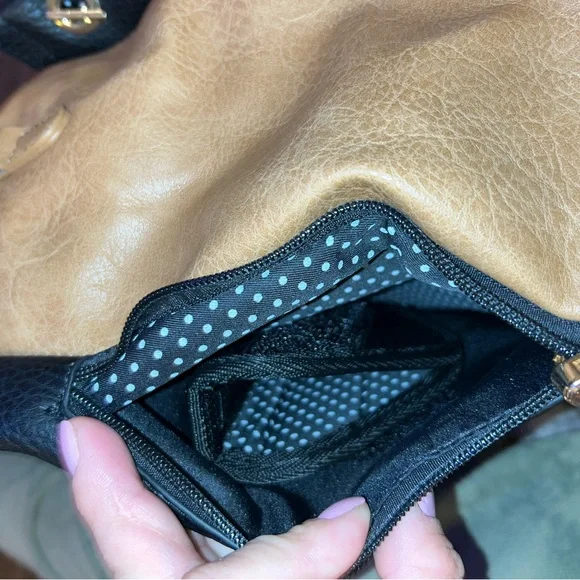 Bulldog BDP-061 Tote Style Purse w/ - Holster -Black & Tan NWT - Picture 3 of 4